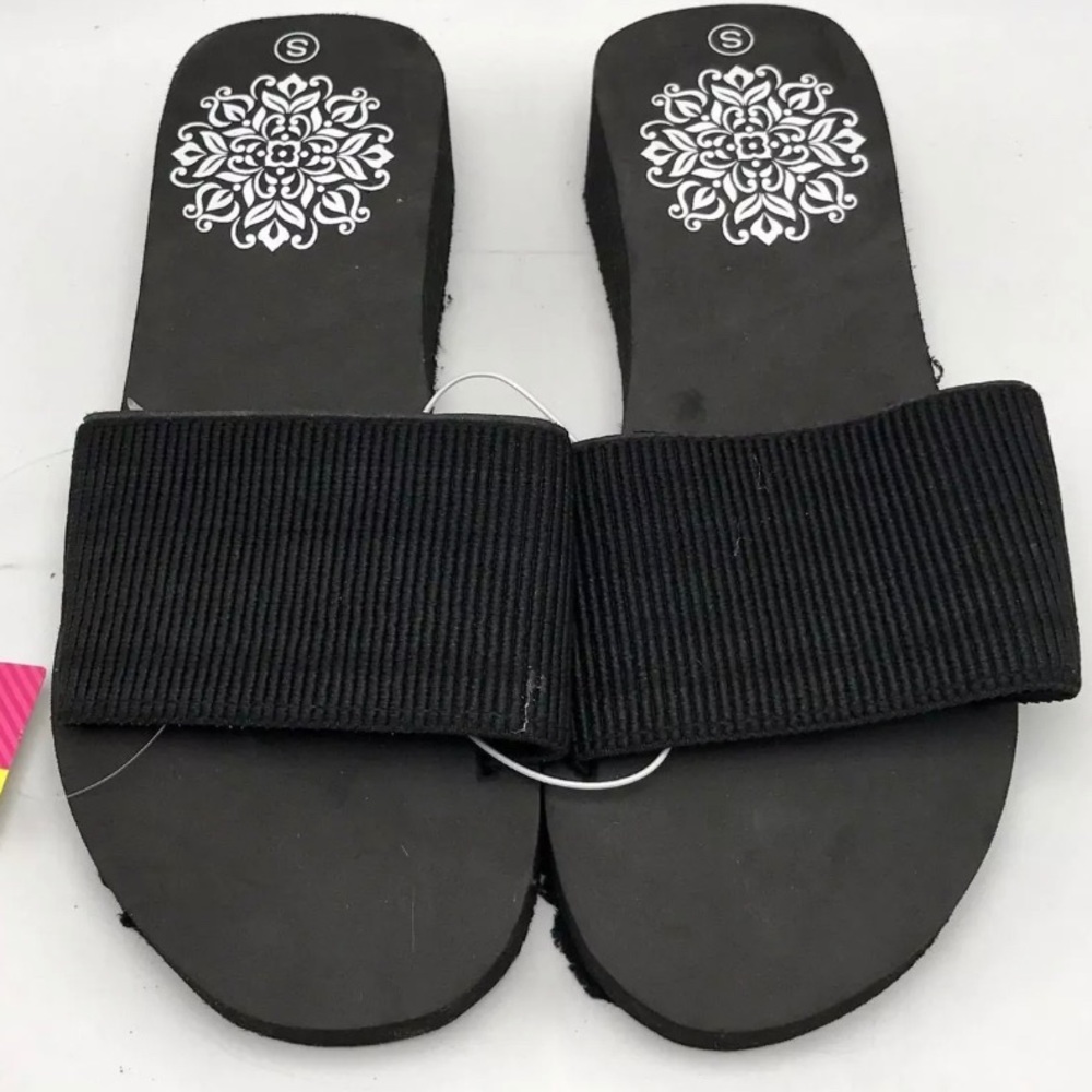 Women’s foam wedge sandal